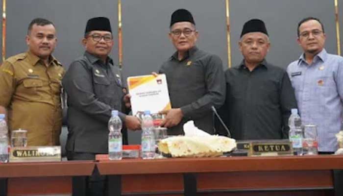 DPRD Kota Padang dan Pemko Sepakati Perda RPJPD 2025-2045 1 DPRD Kota Padang dan Pemko Sepakati Perda RPJPD 2025-2045