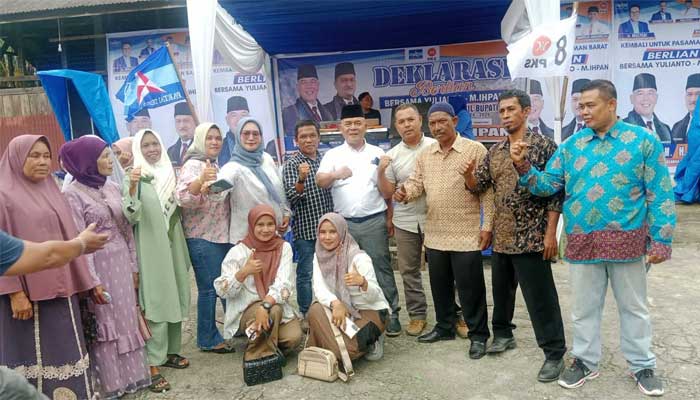 Bakal Calon Bupati dan Wakil Bupati Pasaman Barat, Yulianto - M Ihpan saat deklarasi pencalonan mereka untuk Pilkada 2024