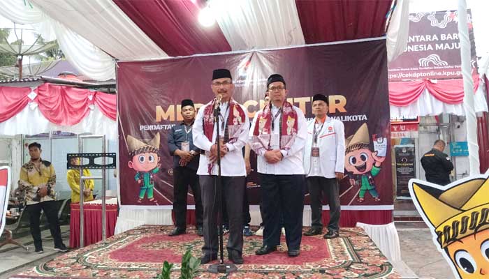 Paslon Edwin – Albert Diarak Mendaftar ke KPU Padang Panjang