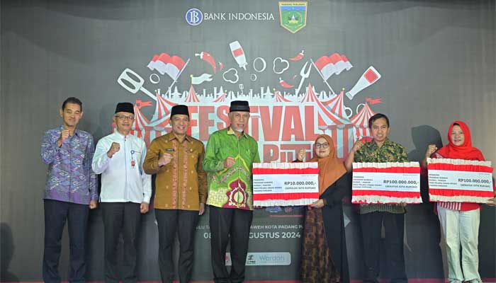 Gubernur Sumbar Resmikan Festival Merah Putih dan Program Subsidi Bunga di Padang Panjang