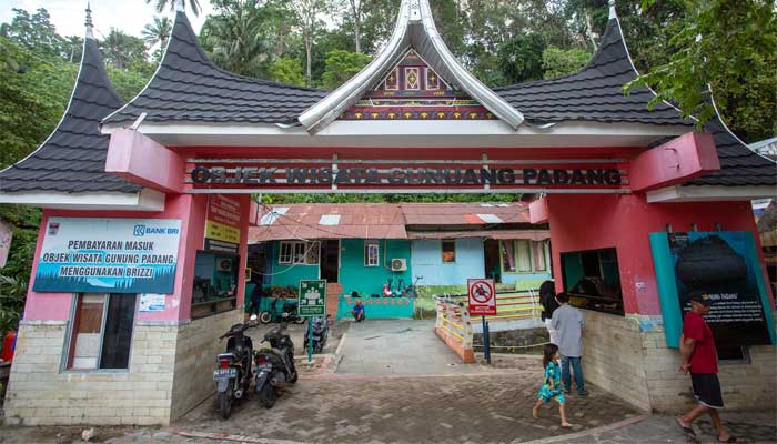 Gerbang Kawasan Wisata Terpadu Gunung Padang