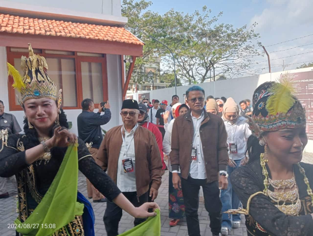 Pasangan Rijanto-Beky Daftar Pilkada ke KPU Kabupaten Blitar Didampingi Ribuan Pendukung 1 IMG 20240827 WA0206