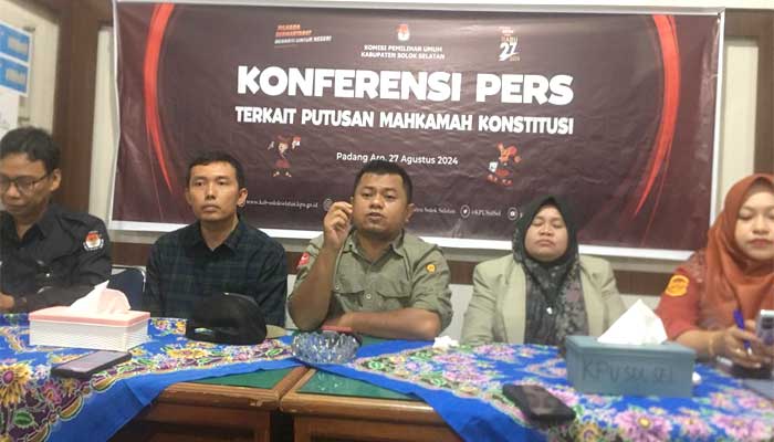 Gelar Konferensi Pers terkait Putusan MK, KPU Solok Selatan Tetapkan DPT 10 Persen 1 KPU Solok Selatan Gelar Konferensi Pers terkait Putusan MK