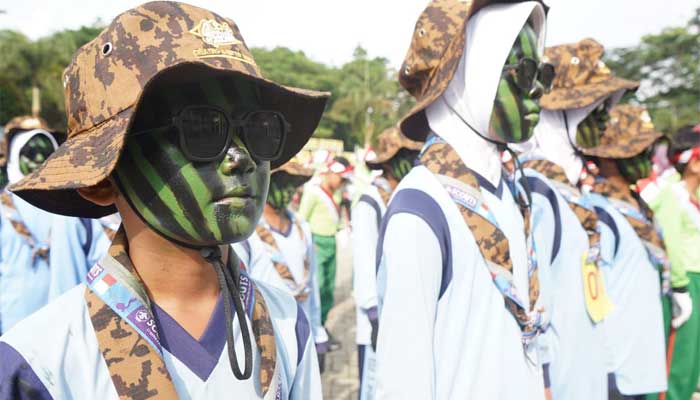 Hari Terakhir Lomba Gerak Jalan Solsel Diwarnai Teriakan Pelajar Penuh Semangat 1 Lomba Gerak Jalan tingkat Kabupaten Solok Selatan hari ketiga
