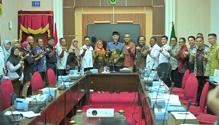 Bertemu Pimpinan UPT KKP, Gubernur Sumbar Bahas Pemaksimalan Potensi Kelautan dan Perikanan 1 Gubernur Sumbar, Mahyeldi, bertemu Pimpinan UPT di bawah naungan KKP RI