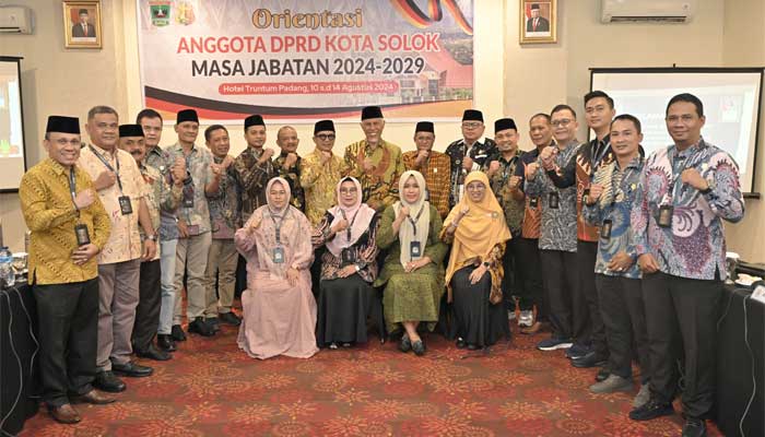 Gubernur Sumbar, Mahyeldi dalam Orientasi Anggota DPRD Kota Solok
