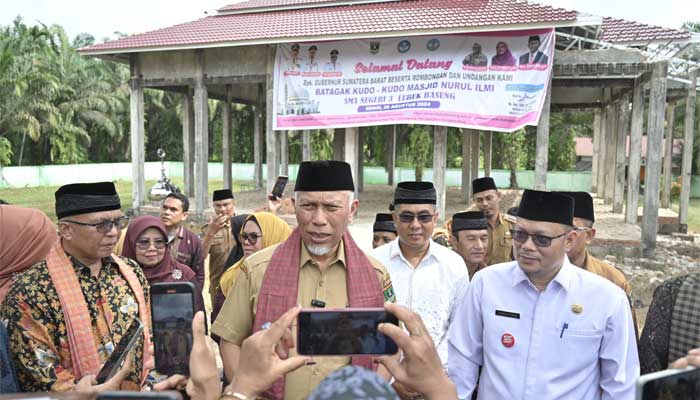 Gubernur Sumbar Hadiri Batagak Kudo-Kudo Masjid di SMAN 3 Lubuk Basung