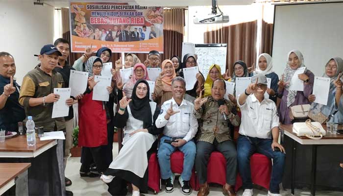 Muhammad Taher, top leader nasional dari PT. Best Corporation dalam seminar bisnis syariah, solusi usaha lunas hutang bebas riba, di aula Hotel Mangkuto, Kecamatan Payakumbuh Utara, Kota Payakumbuh