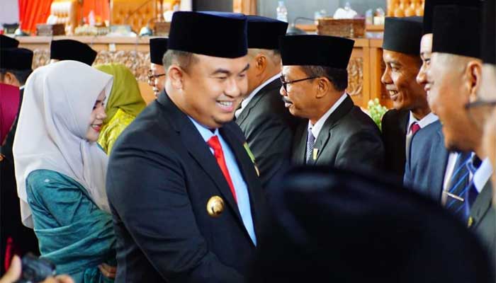 Pelantikan Anggota DPRD Dharmasraya Periode 2024 - 2029, Bupati Sutan Riska Titip Hal Ini 1 Bupati Sutan Riska Tuanku kerajaan mengucapkan selamat kepada anggota DPRD Kabupaten Dharmasraya yang baru dilantik