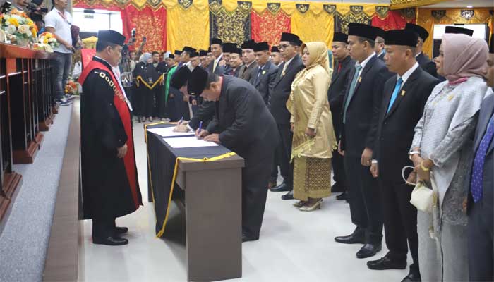 45 Anggota DPRD Kota Padang Terpilih Periode 2024-2029 Dilantik, Ini Daftarnya 2 Pelantikan 45 Anggota DPRD Kota Padang Periode 2024-2029
