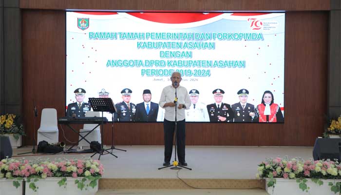 Bupati H. Surya berikan sambutan dalam Temu Ramah Tamah dengan Anggota DPRD Kabupaten Asahan Periode 2019-2024