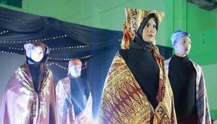 Pergelaran Batik Minang dalam Festival Merah Putih Padang Panjang