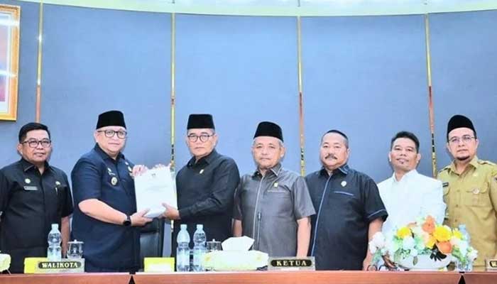 Pj Wako Andree Algamar Sampaikan Perubahan KUA PPAS 2024 ke DPRD Kota Padang