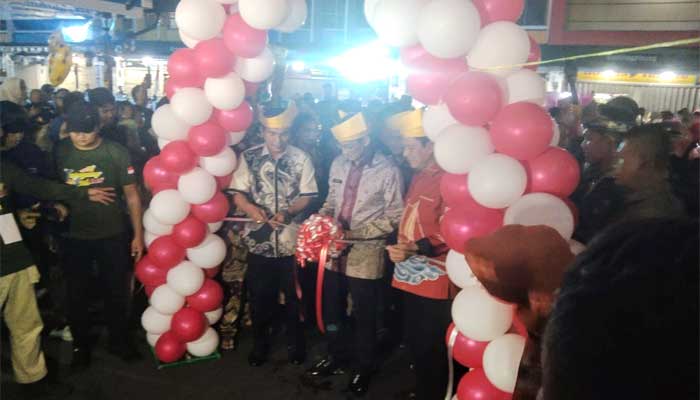 Menparekraf Sandiaga Salahuddin Uno membuka bazar UMKM di Tanjungpinang Fest 2024