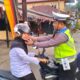 Satlantas Polres Sawahlunto Edukasi Pemasangan Pengait Helm