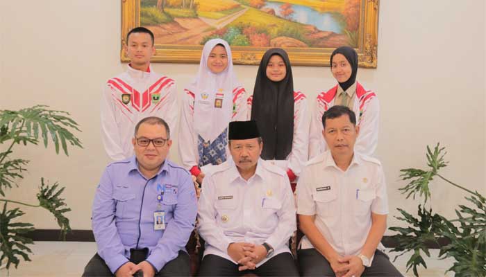 Empat Siswa Agam Calon Paskibraka Tingkat Provinsi Sumatera Barat bersama Bupati Andri Warman