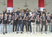 Gubernur Mahyeldi bersama Tim Rafhely Futsal yang Lolos ke Liga Futsal Profesional Indonesia 2025