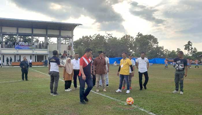 Pembukaan Turnamen Sepak Bola Sicincin Cup III Payakumbuh