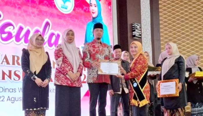 Pemko Bukittinggi Gelar Wisuda Sekolah Keluarga Angkatan V 2024