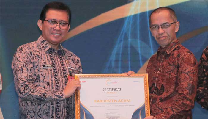Pemkab Agam Raih Penghargaan Spesial Indonesia Smart Nation Award 2024