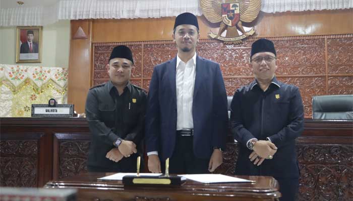 DPRD dan Pemko Bukittinggi Tandatangani Nota Persetujuan Perubahan APBD 2024 1 DPRD dan Pemko Bukittinggi Tandatangani Nota Persetujuan Perubahan APBD 2024