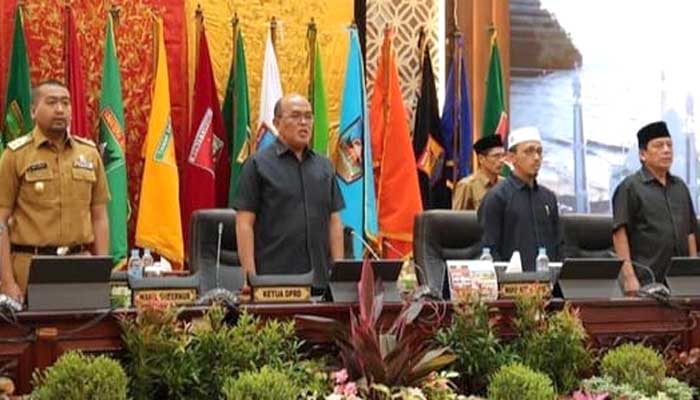 Rapat Paripurna, DPRD Sumbar Selesaikan Pembahasan 6 Ranperda 1 DPRD Sumbar menggelar rapat paripurna penutupan masa persidangan ketiga tahun 2023/2024