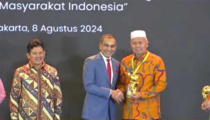Pemkab Pasaman Barat Raih UHC Award 2024, diterima Bupati Hamsuardi