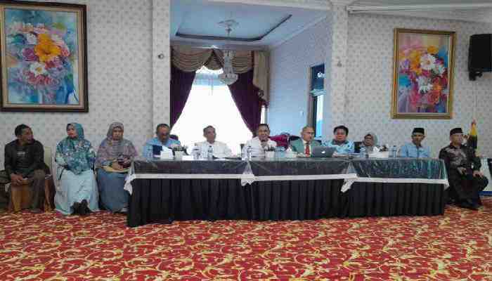 Bupati Epyardi Asda berikan keterangan terkait Cambai Hills di hadapan Awak media