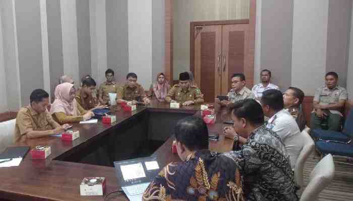 Sekdakab Dharmasraya, H. Adlisman, hadir dalam FGD rencana peluncuran Call Center 112.