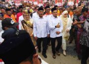 Ribuan Pendukung Antarkan Paslon Sakato Mendaftar ke KPU Limapuluh Kota