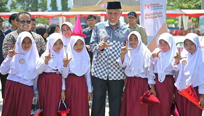 Gubernur Mahyeldi Tegaskan Komitmen Pemprov Sumbar untuk Pemenuhan Hak Anak 1 Pemprov Sumbar menggelar iven Panggung Ekspresi Anak Sumatera Barat Tahun 2024