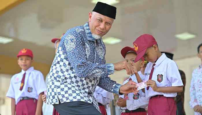 Gubernur Mahyeldi Tegaskan Komitmen Pemprov Sumbar untuk Pemenuhan Hak Anak 2 Gubernur Mahyeldi saat iven Panggung Ekspresi Anak Sumatera Barat Tahun 2024