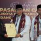 Pasangan calon Hendri Arnis dan Allex Saputra mendaftar ke KPU Kita Padang Panjang
