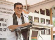 Serahkan Bantuan, Pjs Bupati Solok Selatan Beri Pesan Ini ke UMKM Sungai Pagu