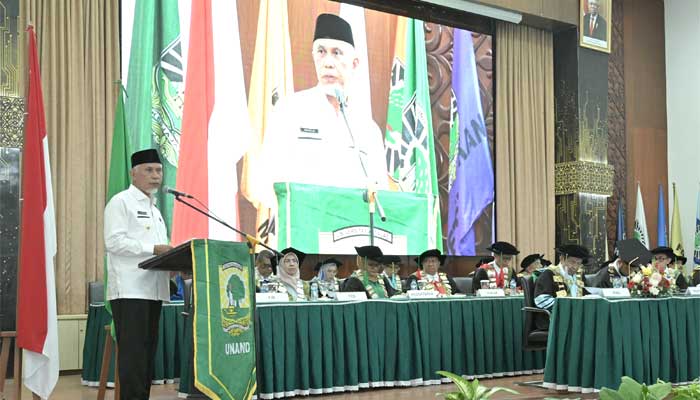 Dies Natalis Universitas Andalas ke-68, Gubernur Mahyeldi: Terus Lahirkan Inovasi 1 Gubernur Sumbar, Mahyeldi berikan sambutan dalam Dies Natalis Universitas Andalas ke-68