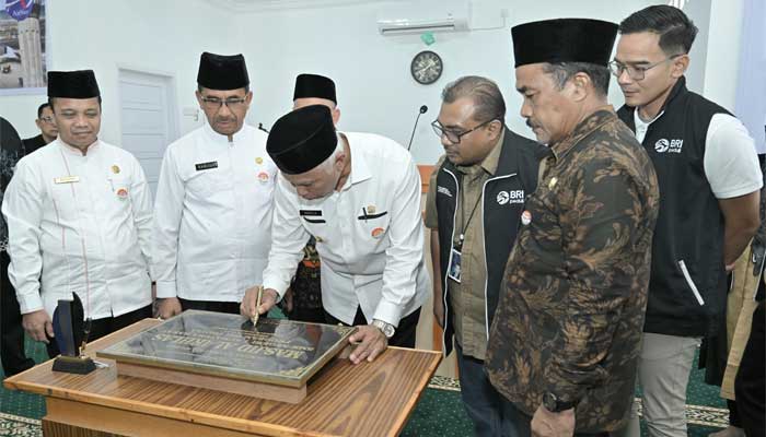 Gubernur Mahyeldi Resmikan Masjid Al-Ikhlas SMKN 1 Sumbar