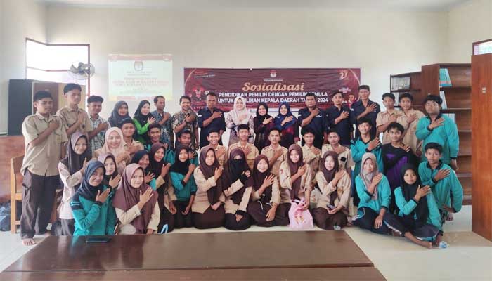 KPU Sijunjung Sosialisasikan Tahapan Pilkada 2024 kepada Pemilih Pemula di SMAN 5 dan SMKN 8 1 KPU Sijunjung Sosialisasikan Tahapan Pilkada 2024 kepada Pemilih Pemula di SMAN 5 dan SMKN 8