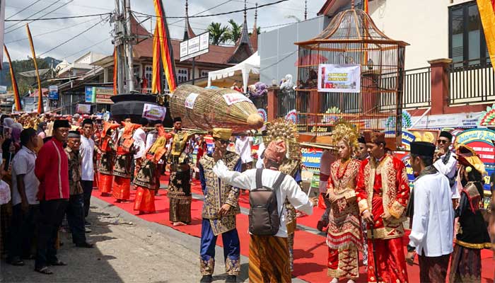 Ada Penampakan Lukah, Sangkak dan Belanga Raksasa di Festival Pesona Barulak Tanah Datar