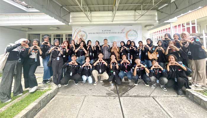Mahasiswa Unand Padang Berkunjung ke Kantor DPD Sumbar 1 Mahasiswa English Student Association (ESA) Program Studi Sastra Inggris Fakultas Ilmu Budaya Universitas Andalas Padang Berkunjung ke Kantor DPD RI Sumbar