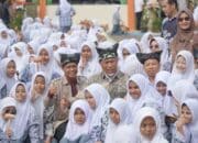 Gubernur Sumbar, Mahyeldi bersama pelajar
