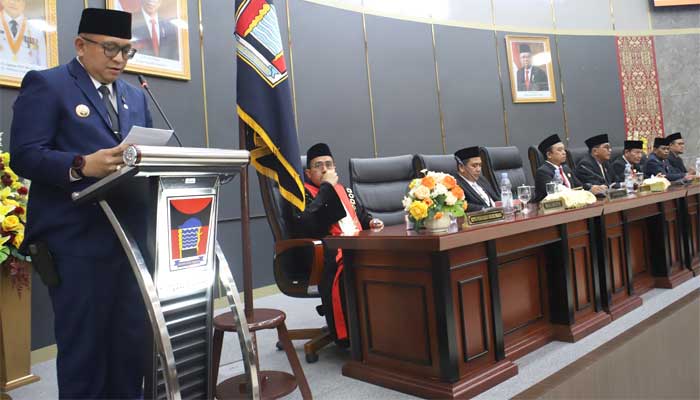 Penjabat Wali Kota Padang sampaikan Nota Keuangan dan Ranperda Perubahan APBD 2024