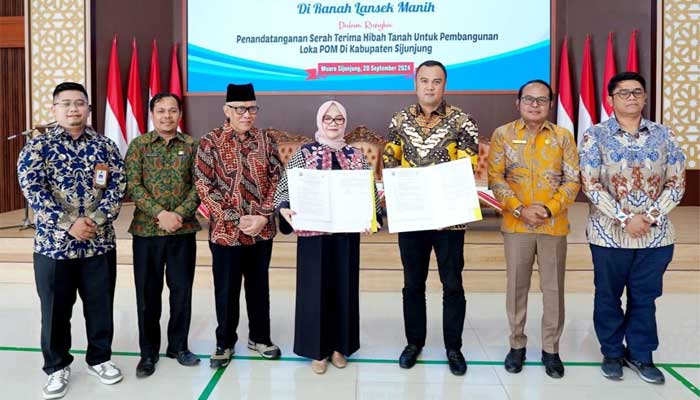 Pemkab Sijunjung Serahkan Hibah Tanah untuk Pembangunan Loka POM