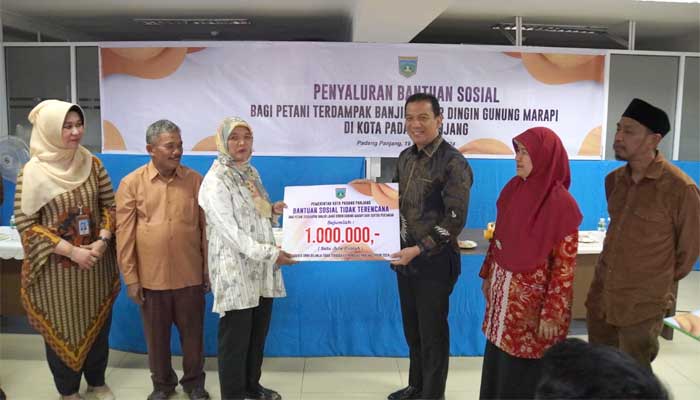 Pemko Padang Panjang Salurkan Bantuan untuk Petani Terdampak Banjir Bandang