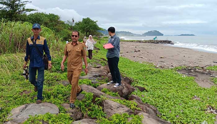 Tim Dinas BMCKTR Sumbar yang turun ke lapangan
