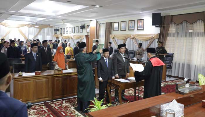 Syaiful Efendi dan Zulfamdi Nova Chandra Dilantik Jadi Ketua dan Wakil Ketua DPRD Bukittinggi Definitif Periode 2024-2029