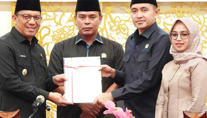 Pj Wako Padang Panjang Sampaikan Nota Keuangan Ranperda Perubahan APBD 2024 ke DPRD