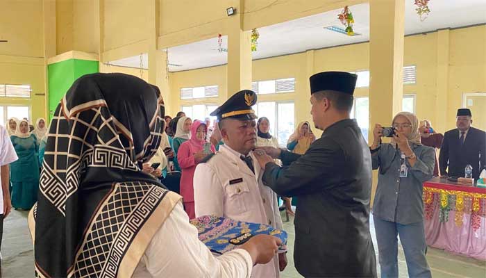 Sekretaris Daerah Pasaman Barat, Hendra Putra lantik Halomoan sebagai Camat Gunung Tuleh