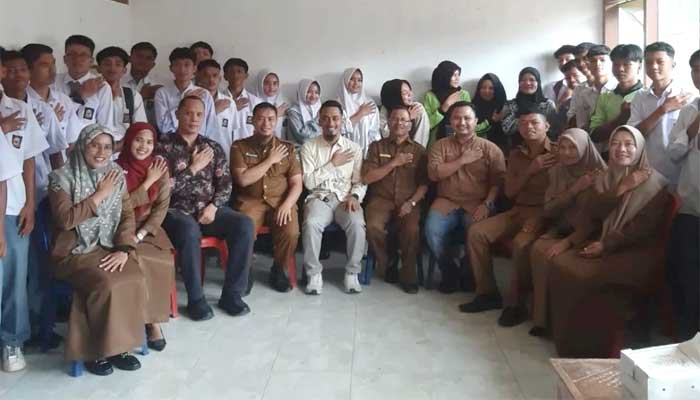 KPU Sosialisasikan Pentingnya Pilkada di SMA Oryza Plus Sijunjung