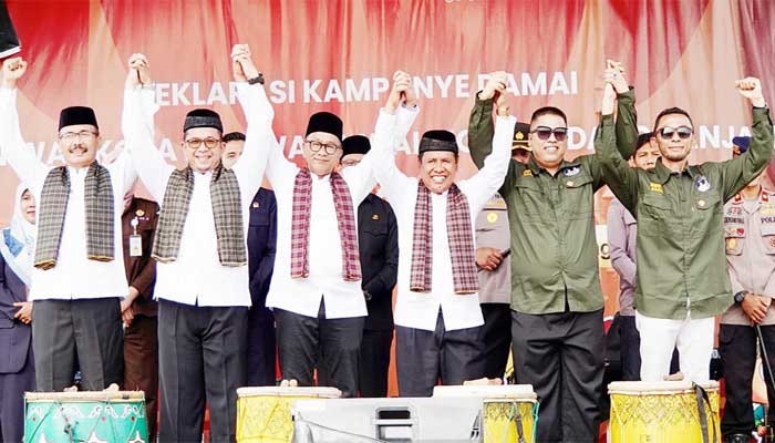 Tiga Paslon Wako dan Wawako Padang Panjang Komit Kampanyekan Pilkada Damai 1 Tiga Paslon Wako dan Wawako Padang Panjang saat Deklarasi Kampanye Pemilu Damai