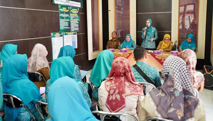 Tim PKK Kota Nilai Tiga Kelurahan di Padang Panjang Barat 1 Tim PKK Kota Nilai Tiga Kelurahan di Padang Panjang Barat